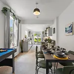 Sleek And Stylish Abode - Parking بيت للعطل *