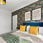بيت للعطل Sleek And Stylish Abode - Parking *