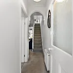 Sleek And Stylish Abode - Parking بيت للعطل