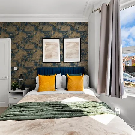 Sleek And Stylish Abode - Parking Bristol