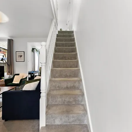 Dom wakacyjny Sleek And Stylish Abode - Parking *