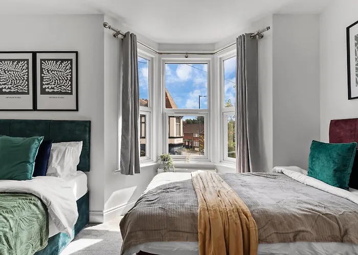 Sleek And Stylish Abode - Parking *