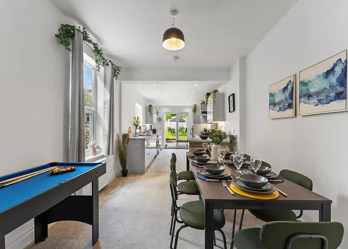 Sleek And Stylish Abode - Parking Ferienhaus *