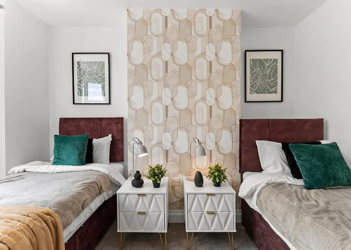 Sleek And Stylish Abode - Parking