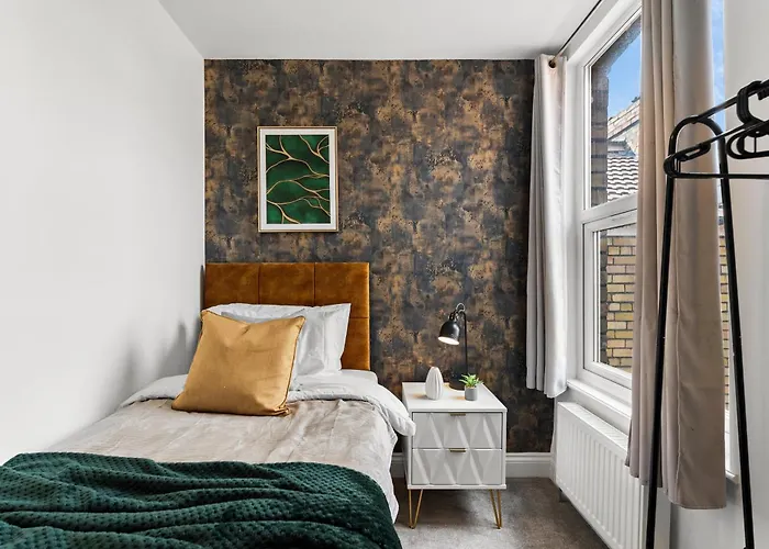 Sleek And Stylish Abode - Parking