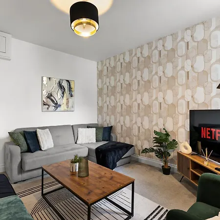Vakantiehuis Sleek And Stylish Abode - Parking *