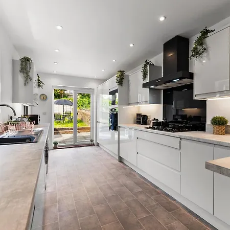 Feriehus Sleek And Stylish Abode - Parking Bristol