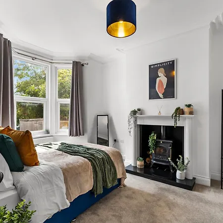 Sleek And Stylish Abode - Parking Hébergement de vacances