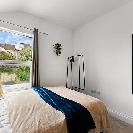 Sleek And Stylish Abode - Parking Nyaraló