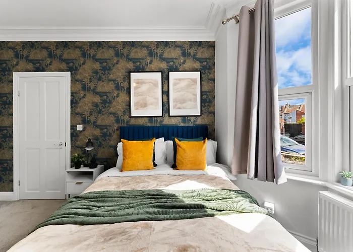 Sleek And Stylish Abode - Parking Bristol